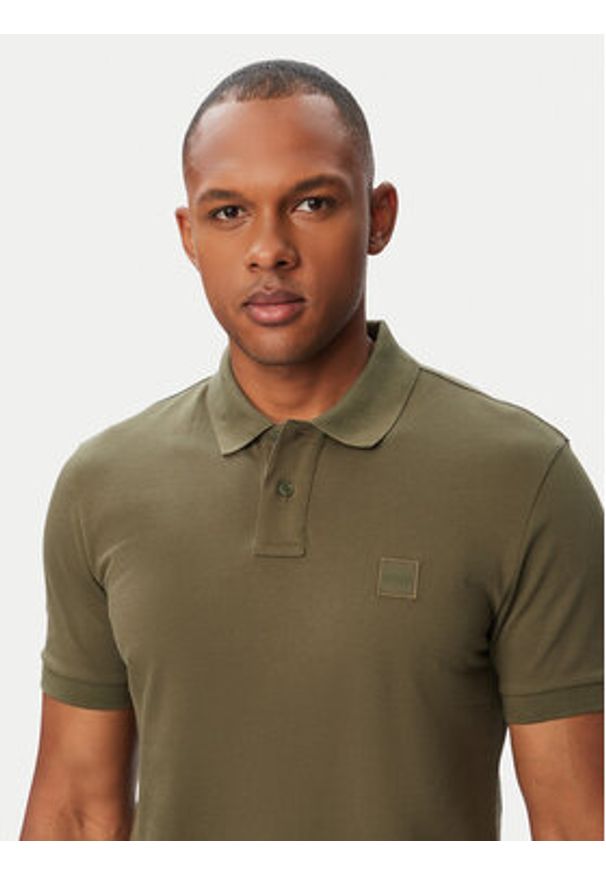 BOSS Polo Passenger 50507803 Zielony ciemny Slim Fit. Typ kołnierza: polo. Kolor: zielony. Materiał: bawełna