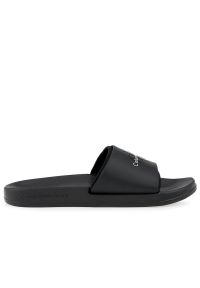 Klapki Calvin Klein Slide Monogram TPU YM0YM00361-BDS - czarne. Okazja: na plażę, na co dzień. Kolor: czarny. Materiał: materiał. Szerokość cholewki: normalna. Wzór: aplikacja. Sezon: lato. Sport: pływanie