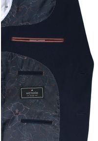 Taliowany Garnitur Męski - Victorio - Granatowy. Kolor: niebieski. Materiał: poliester, wiskoza, elastan. Wzór: gładki #6