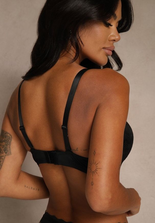 Renee - Czarny Biustonosz z Koronki z Sercem z Cyrkonii Adrievianna. Kolor: czarny. Materiał: koronka. Wzór: koronka