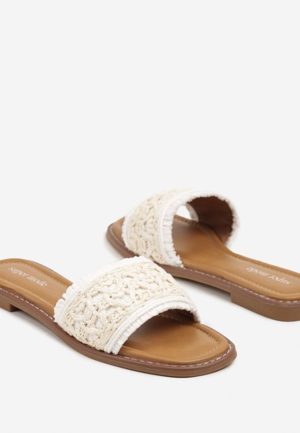 Born2be - Beżowe Klapki w Stylu Boho Nimietta. Okazja: na co dzień. Kolor: beżowy. Wzór: aplikacja, paski. Sezon: lato. Obcas: na obcasie. Styl: boho