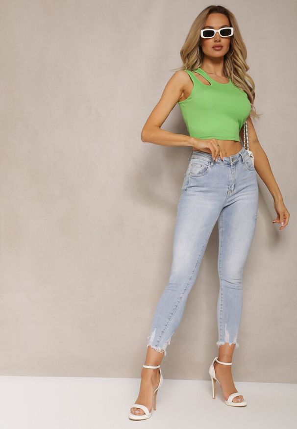 Renee - Jasnozielony Tank Top na Ramiączkach z Asymetrycznym Wycięciem Eraifa. Kolor: zielony. Materiał: prążkowany. Długość rękawa: na ramiączkach
