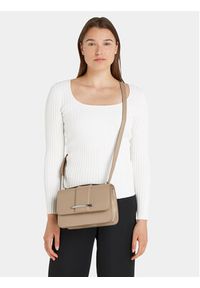 Calvin Klein Torebka Bar Hardware Shoulder Bag K60K611045 Beżowy. Kolor: beżowy. Materiał: skórzane