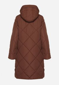 Born2be - Brązowa Kurtka z Kapturem i Kieszeniami w Kraciaste Pikowane Przeszycia Ettaline. Okazja: na co dzień. Typ kołnierza: kaptur. Kolor: brązowy. Materiał: jeans. Styl: klasyczny, casual, elegancki, sportowy #7