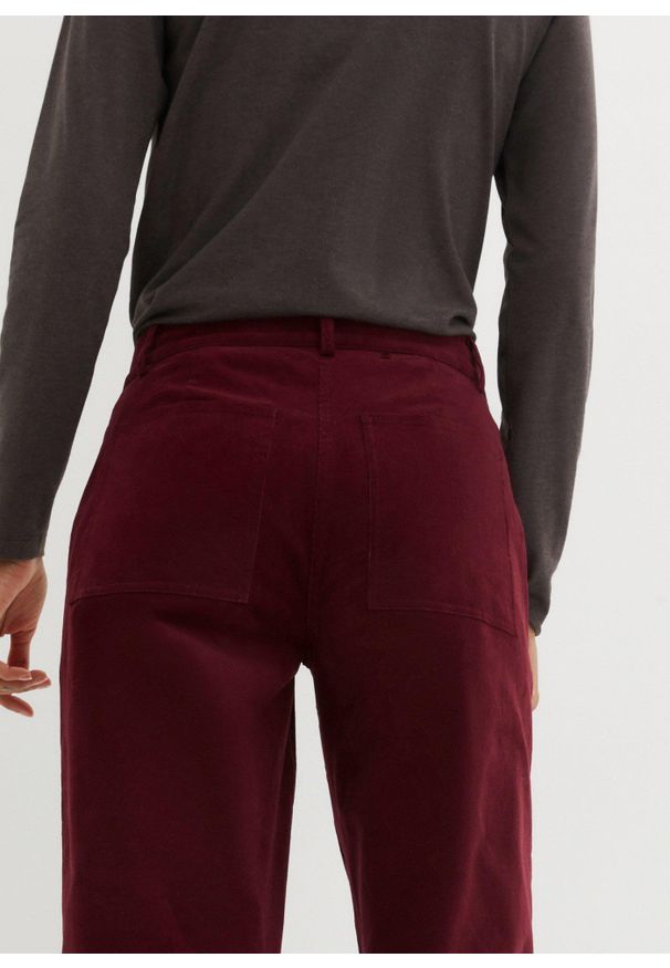 bonprix - Spodnie sztruksowe z bawełny organicznej z domieszką stretchu. Kolor: czerwony. Materiał: bawełna, sztruks