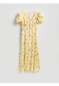 Reserved - Sukienka w kwiaty - jasnożółty. Kolor: żółty. Materiał: tkanina, wiskoza. Wzór: kwiaty. Typ sukienki: proste #1