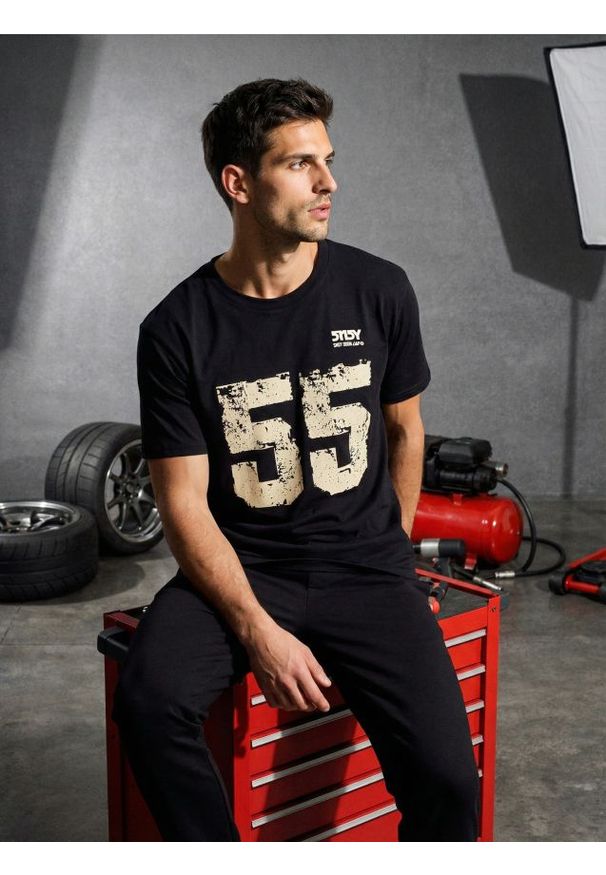 Sinsay - Bawełniana koszulka z napisem - czarny. Kolor: czarny. Materiał: bawełna. Wzór: napisy