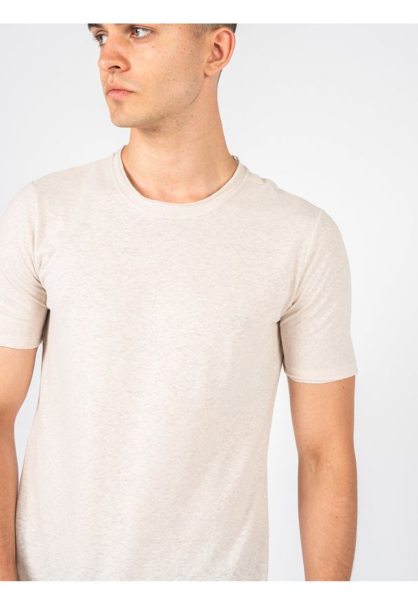 Xagon Man T-Shirt "Lino" | P2308 2JX 2405 | Mężczyzna | Beżowy. Okazja: na co dzień. Kolor: beżowy. Materiał: len, bawełna. Styl: casual