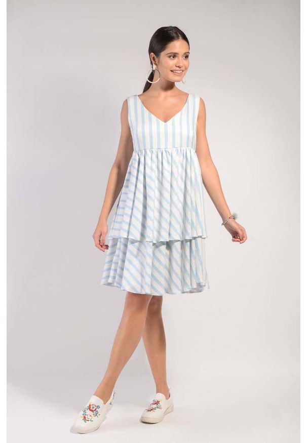 Nommo - Biało Niebieska Warstwowa Zwiewna Sukienka na Szerokich Ramiączkach. Kolor: niebieski, biały, wielokolorowy. Materiał: wiskoza. Długość rękawa: na ramiączkach