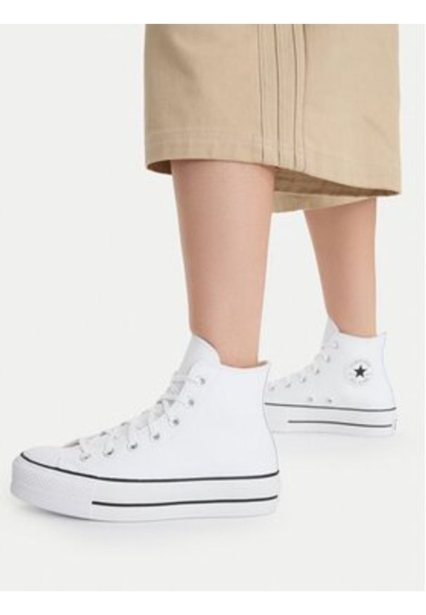 Converse Trampki Chuck Taylor All Star Lift Clean Hi 561676C Biały. Kolor: biały. Materiał: skóra