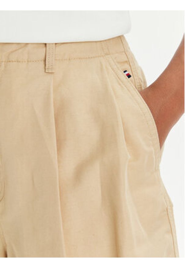TOMMY HILFIGER - Tommy Hilfiger Bermudy WW0WW41771 Beżowy Relaxed Fit. Kolor: beżowy. Materiał: bawełna