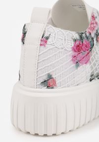 Renee - Biało-Różowe Sneakersy Vices na Platformie z Ażurową Cholewką Lumerise. Okazja: na co dzień. Kolor: biały. Szerokość cholewki: normalna. Wzór: ażurowy. Obcas: na platformie #8