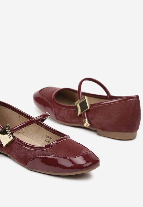 Born2be - Bordowe Balerinki na Płaskiej Podeszwie z Lakierowanymi Skórzanymi Wstawkami i Sprzączką Mirittia. Okazja: na co dzień. Zapięcie: sprzączka. Kolor: czerwony. Materiał: skóra, lakier. Wzór: aplikacja. Obcas: na płaskiej podeszwie. Styl: casual, elegancki, wizytowy