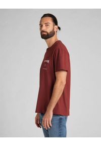 Lee - LEE SS CANT BUSTEM TEE MĘSKI T-SHIRT KOSZULKA NADRUK FIRED BRICK L60YFETM 112140374. Wzór: nadruk #4