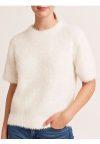 Sinsay - Miękka bluzka z krótkim rękawem i okrągłym dekoltem - biały. Kolor: biały. Długość rękawa: krótki rękaw. Długość: krótkie #1