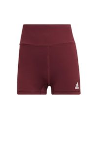 Spodenki damskie Adidas Yoga Essentials szorty dopasowane sportowe. Kolor: czerwony. Materiał: poliester, elastan