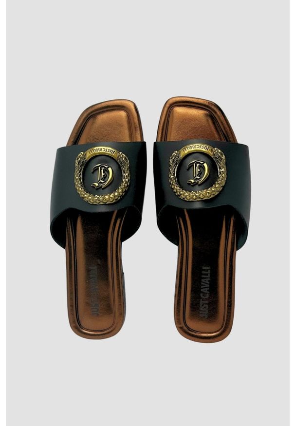 Just Cavalli - JUST CAVALLI Czarne damskie klapki Fondo Elisie Ciabatta. Kolor: czarny