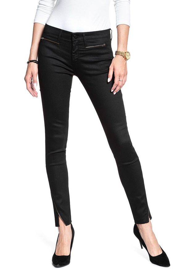 Wrangler - WRANGLER CORYNN PERFECT BLACK W25FCK81H. Wzór: jednolity, aplikacja