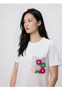 Reserved - T-shirt z haftem - biały. Kolor: biały. Materiał: bawełna, dzianina. Wzór: haft