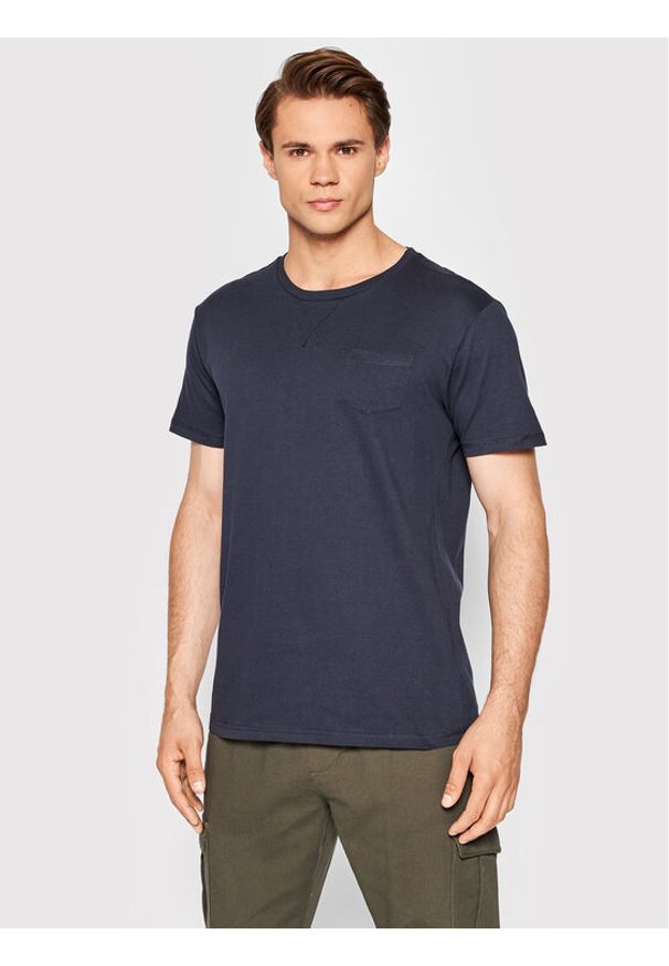 Brave Soul T-Shirt MTS-149ARKHAMP Granatowy Regular Fit. Kolor: niebieski. Materiał: bawełna
