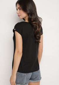 Born2be - Czarny Bawełniany T-shirt w Klasycznym Stylu Raliessa. Okazja: na co dzień. Kolor: czarny. Materiał: bawełna. Sezon: lato, wiosna. Styl: klasyczny #3