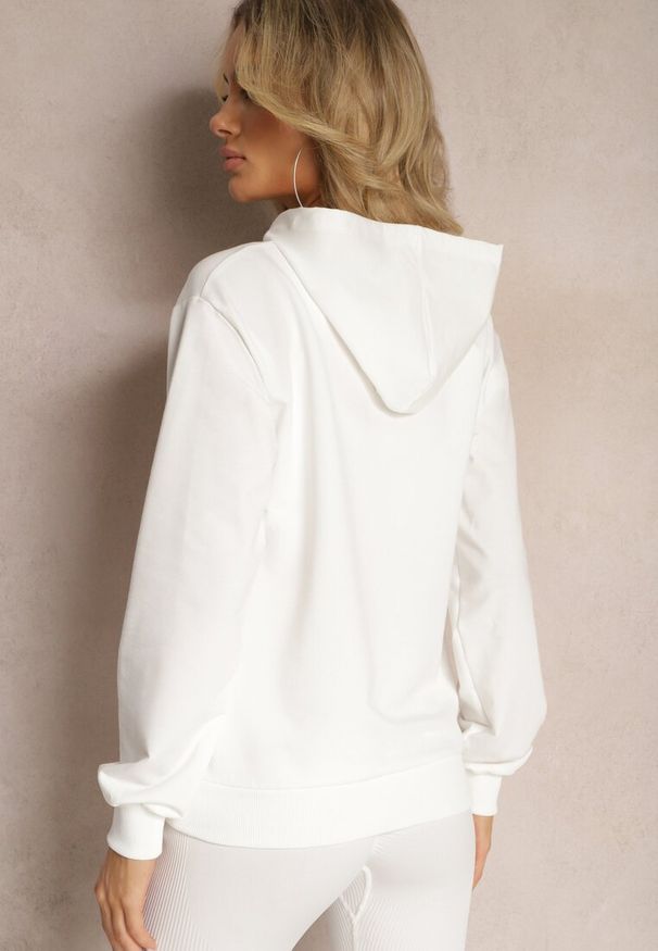 Renee - Biała Bluza Ozdobiona Napisem z Kangurkową Kieszenią i Kapturem Hecconia. Kolor: biały. Wzór: aplikacja, napisy