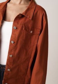 Born2be - Brązowa Bawełniana Kurtka Jeansowa Perimea. Kolor: brązowy. Materiał: bawełna, jeans #3