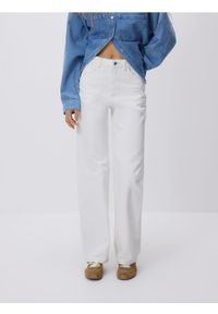 Reserved - Jeansy wide leg - biały. Kolor: biały #1