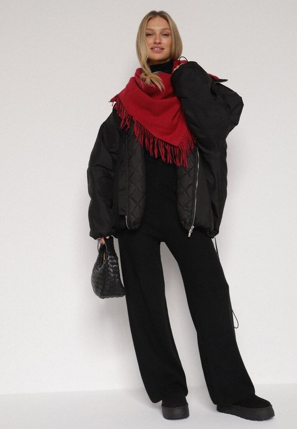 Born2be - Bordowy Trójkątny Szalik z Wiskozy i Bawełny z Frędzlami Vetirala. Okazja: na co dzień, do pracy, na spotkanie biznesowe. Kolor: czerwony. Materiał: bawełna, wiskoza. Styl: biznesowy, casual, elegancki