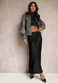 Renee - Czarna Rozkloszowana Spódnica Satynowa z Wiskozy Rihaniel. Okazja: na co dzień. Kolor: czarny. Materiał: satyna, wiskoza. Styl: klasyczny, elegancki, casual #5