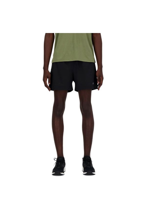 Spodenki New Balance MS41230BK - czarne. Kolor: czarny. Materiał: materiał, poliester. Sport: fitness