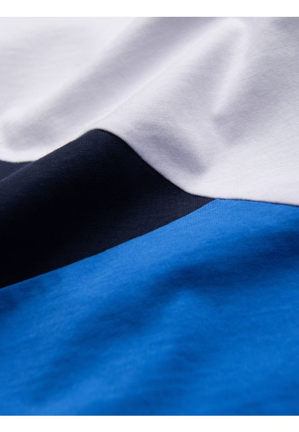 Ombre Clothing - T-shirt męski trójkolorowy bawełniany - biało-niebieski V4 OM-TSCT-0174 - XXL. Okazja: na co dzień. Kolor: niebieski. Materiał: bawełna. Wzór: geometria. Styl: klasyczny, casual