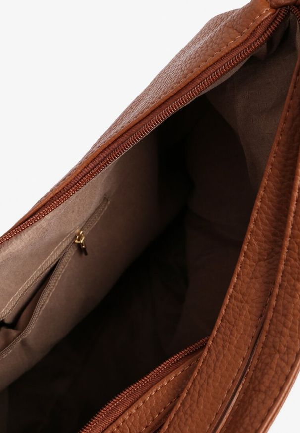 Born2be - Brązowa Torebka Typu Hobo z Regulowaną Rączką i Dodatkowymi Kieszeniami Sanirae. Kolor: brązowy. Styl: klasyczny, elegancki, casual