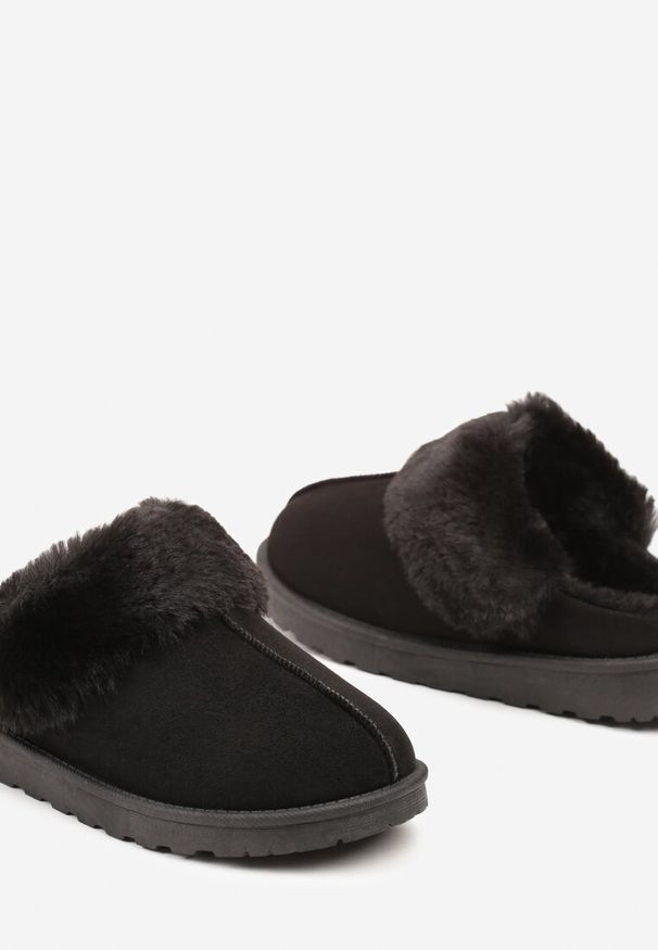 Born2be - Czarne Kapcie na Płaskiej Podeszwie z Futerkiem Avathline. Okazja: na imprezę, do domu. Kolor: czarny. Materiał: futro. Obcas: na płaskiej podeszwie. Styl: elegancki, wizytowy