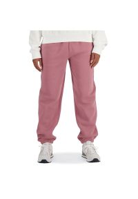 Spodnie New Balance WP41508RSE - różowe. Kolor: różowy. Materiał: dresówka, bawełna, poliester