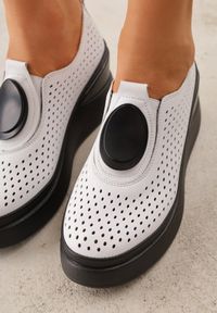 Born2be - Białe Skórzane Półbuty na Koturnie z Cholewką z Perforacją Vondelle. Okazja: na co dzień. Kolor: biały. Materiał: skóra. Szerokość cholewki: normalna. Obcas: na koturnie. Styl: casual #6