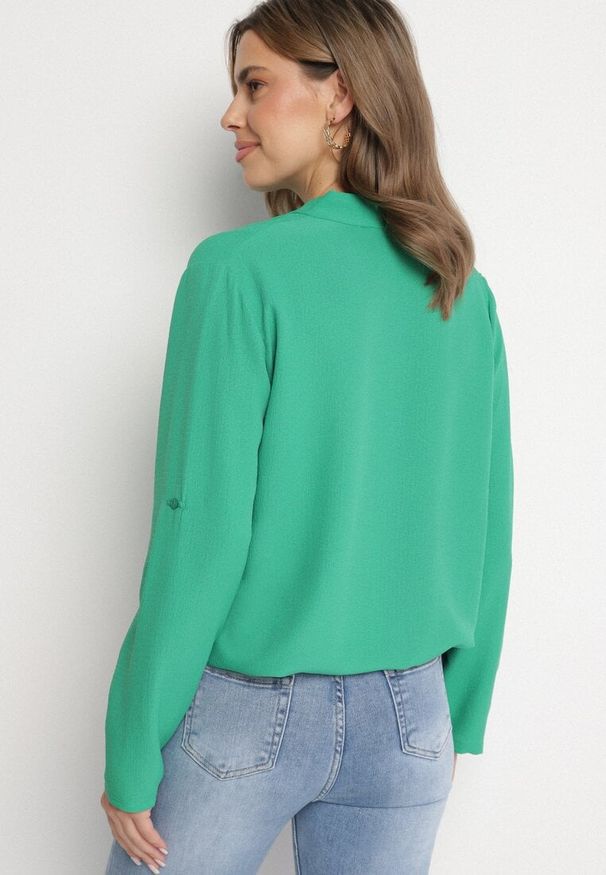 Born2be - Zielona Koszula z Podwijanymi Rękawami Ilanielis. Okazja: na co dzień. Kolor: zielony. Materiał: jeans. Styl: elegancki, casual