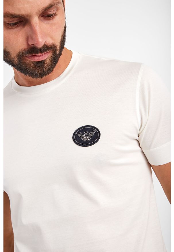 Emporio Armani - T-SHIRT EMPORIO ARMANI. Długość rękawa: krótki rękaw. Długość: krótkie. Wzór: aplikacja