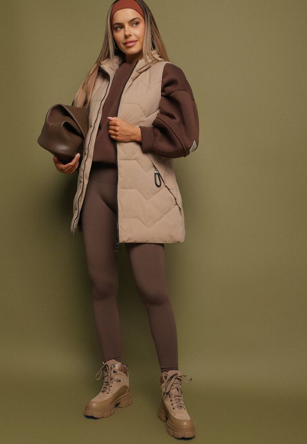 Born2be - Beżowa Długa Pikowana Kamizelka na Suwak z Kapturem Teriviana. Okazja: na co dzień, na spacer. Typ kołnierza: kaptur. Kolor: beżowy. Materiał: dzianina. Długość: długie. Styl: casual, sportowy, klasyczny