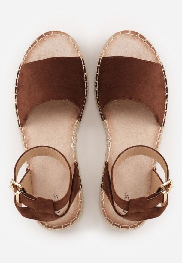 Renee - Brązowe Sandały VICES z Imitacji Zamszu na Niskim Plecionym Koturnie Anameda. Okazja: na co dzień. Zapięcie: pasek. Kolor: brązowy. Materiał: zamsz. Wzór: haft. Obcas: na koturnie. Styl: casual