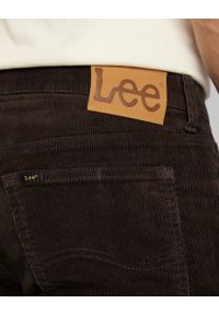 Lee - LEE DAREN ZIP FLY MĘSKIE SPODNIE SZTRUKSOWE SZTRUKS UMBER L707AXFM. Materiał: sztruks #4