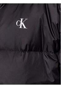 Calvin Klein Jeans Kurtka puchowa J30J324056 Czarny Regular Fit. Kolor: czarny. Materiał: syntetyk