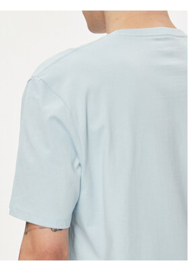 Wrangler T-Shirt Sign Off 112350436 Niebieski Regular Fit. Kolor: niebieski. Materiał: bawełna