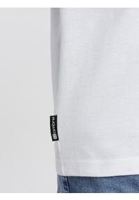 Ombre Clothing - Koszulka męska bawełniana z nadrukiem - biała V1 OM-TSPT-0159 - XXL. Kolor: biały. Materiał: bawełna. Długość rękawa: krótki rękaw. Długość: krótkie. Wzór: nadruk #9
