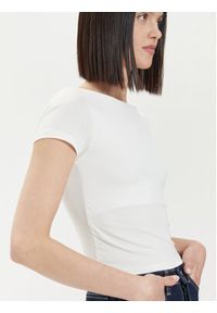 Gina Tricot T-Shirt 21319 Biały Slim Fit. Kolor: biały. Materiał: wiskoza #5