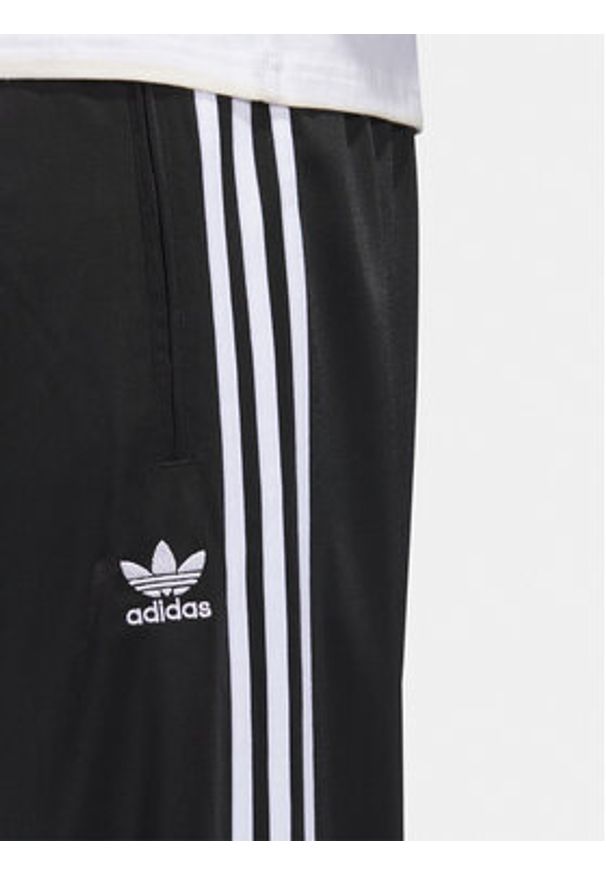 Adidas - adidas Spodnie dresowe adicolor Classics Firebird IJ7055 Czarny Regular Fit. Kolor: czarny. Materiał: syntetyk