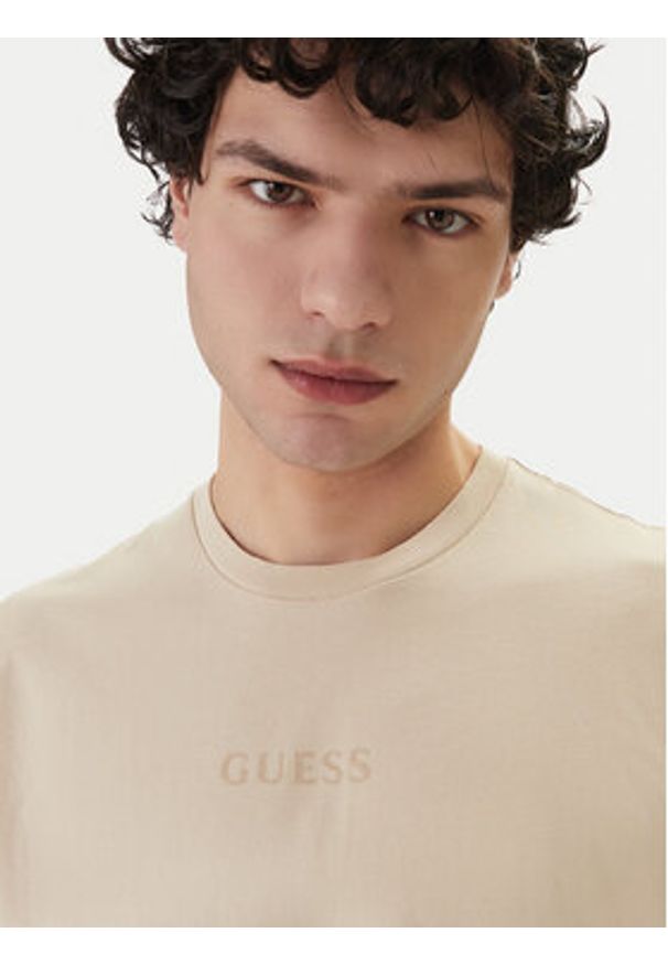 Guess T-Shirt M6GI27 K3249 Beżowy Regular Fit. Kolor: beżowy. Materiał: bawełna