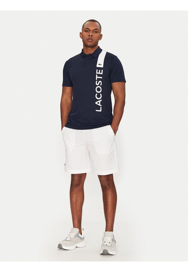 Lacoste Polo DH8940 Granatowy Regular Fit. Typ kołnierza: polo. Kolor: niebieski. Materiał: syntetyk