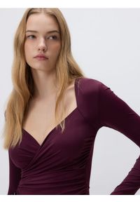 Reserved - Drapowana bluzka - ciemnofioletowy. Kolor: fioletowy. Materiał: dzianina #1