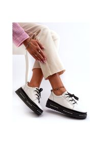Lakierowane Sneakersy Damskie Na Platformie Białe S.Barski LR592B. Kolor: biały. Materiał: lakier. Wzór: napisy. Obcas: na platformie #3